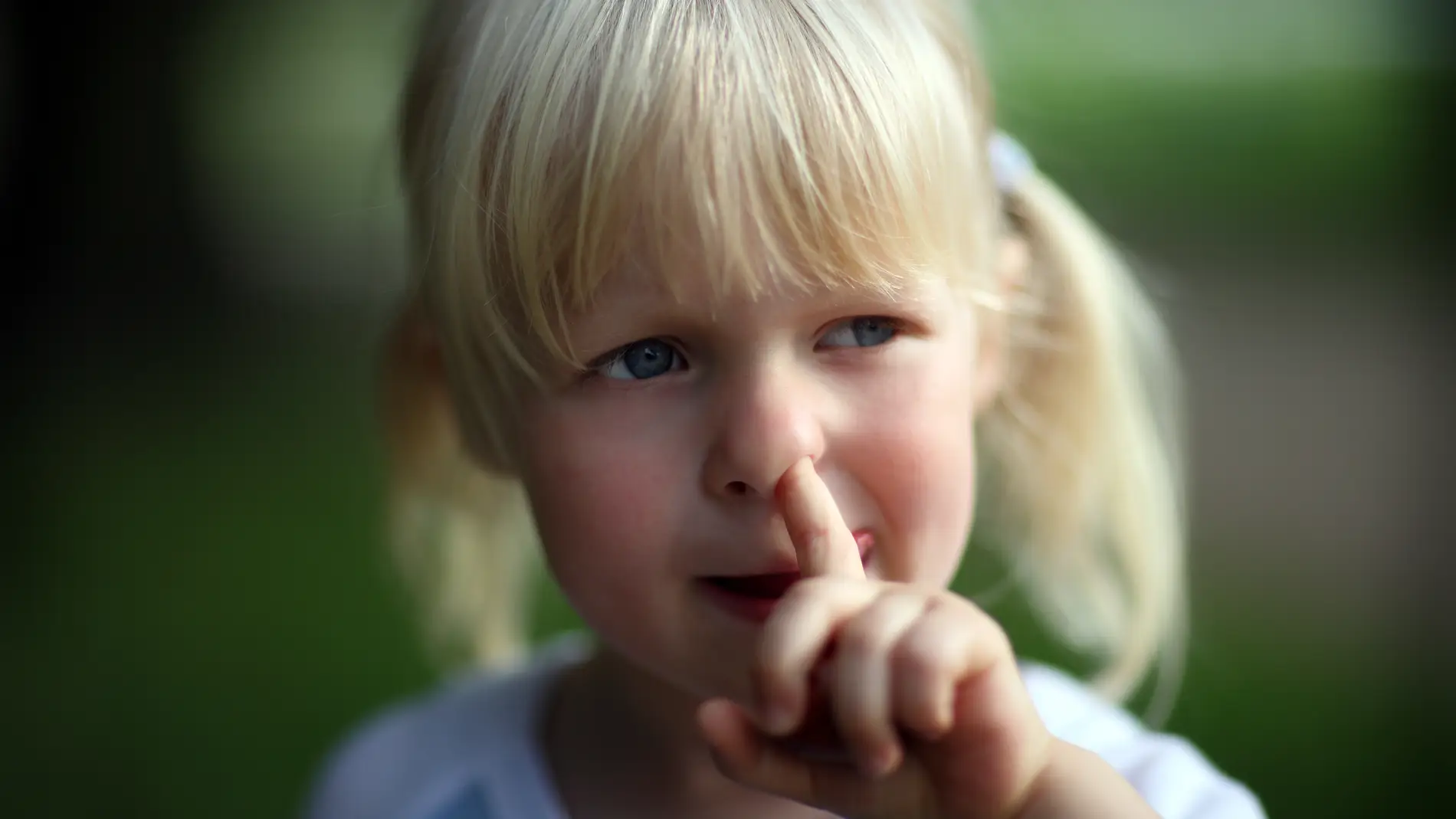  ¿Tu hijo se mete el dedo en la nariz? Estos son los riesgos