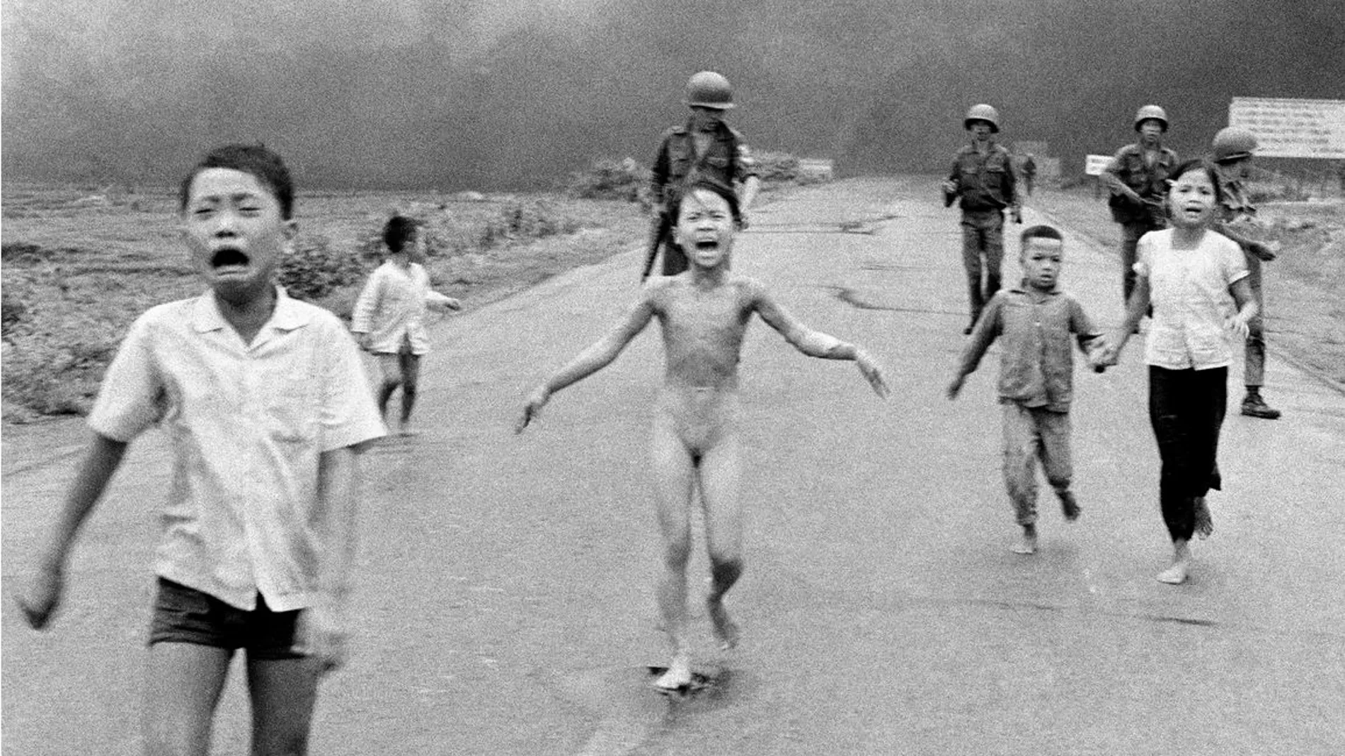 Fotografía tomada en 1972 en Vietam por la que a Kim Phuc se la empezó a conocer como la &#39;niña del napalm&#39;