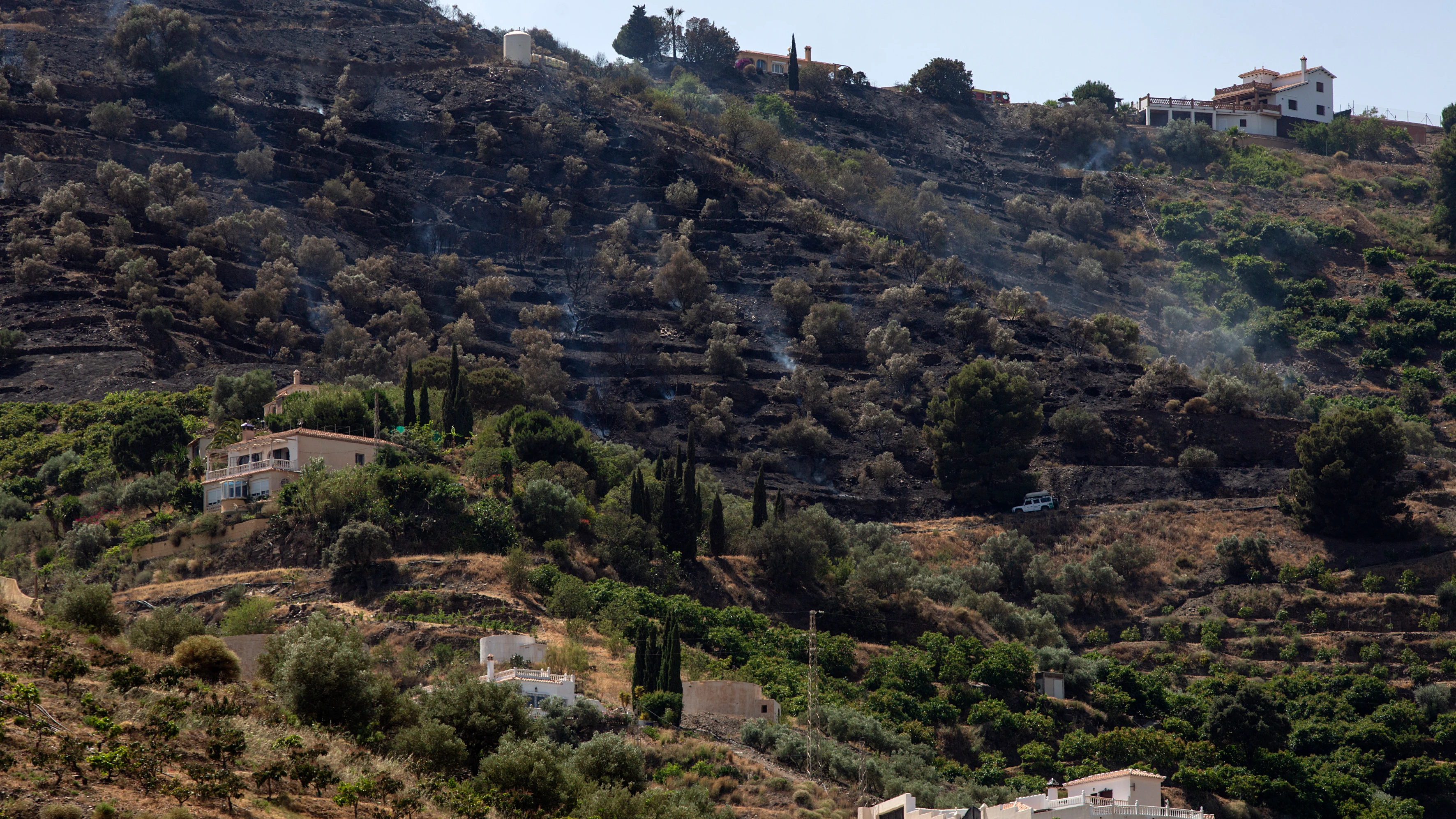 Controlado el incendio en Torrox, M&aacute;laga