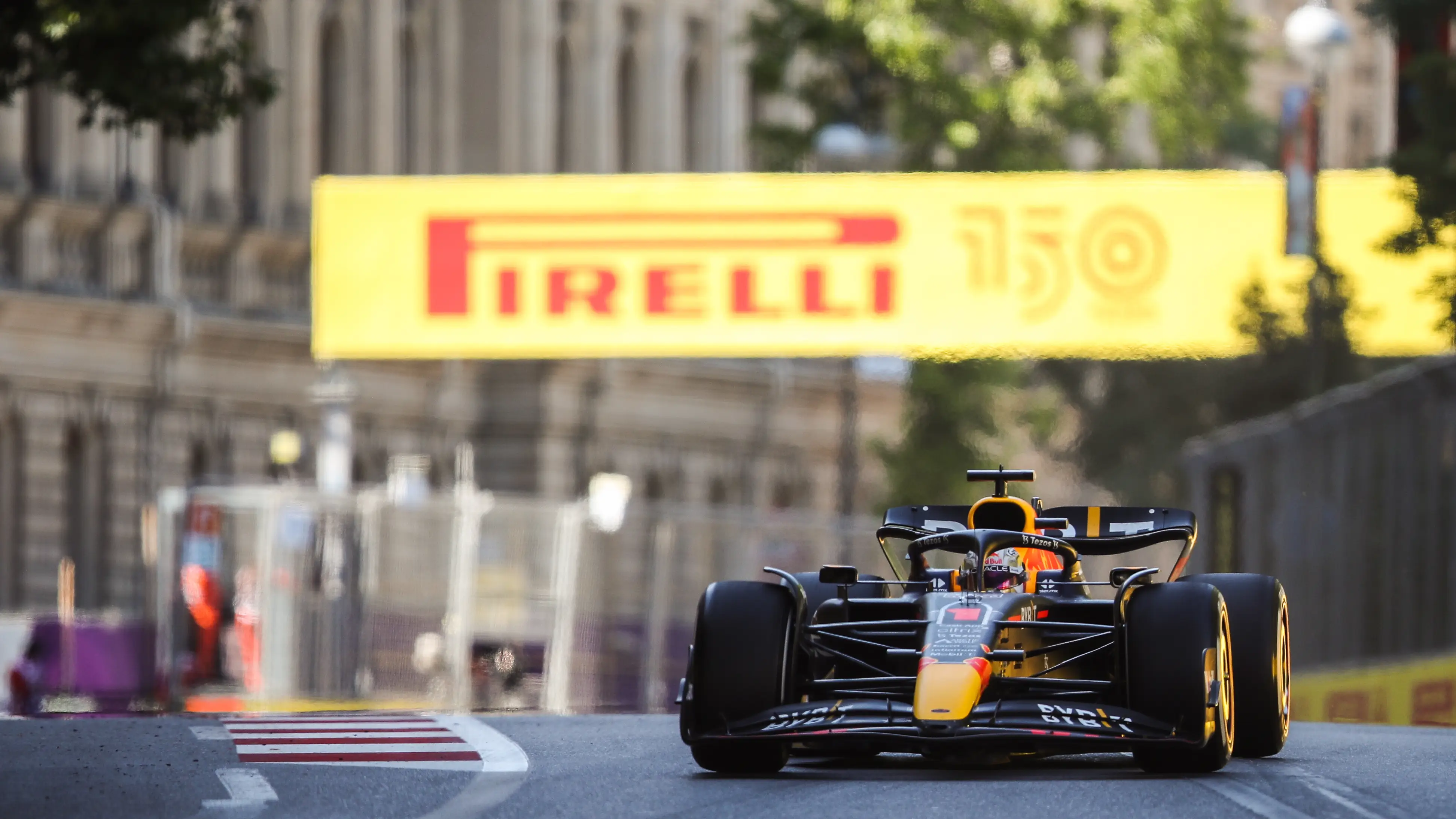 Verstappen aprovecha la debacle de Ferrari y se distancia en el Mundial, Alonso 8&ordm; y Sainz abandon&oacute;