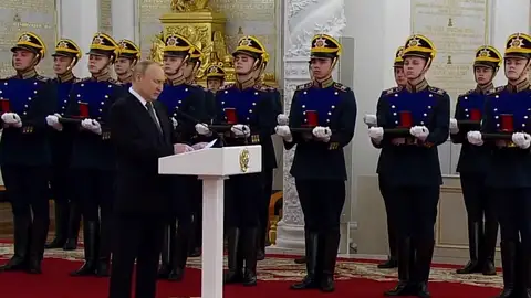 Putin ignora a Ucrania en el día de Rusia Putin ignora a Ucrania en el día de Rusia