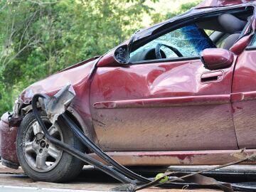 Un periodista que estaba cubriendo un accidente descubre en directo que el fallecido es su hijo