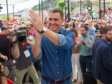 El 'efecto Feijóo' no frena al PSOE, aunque pierde puntos con respecto al mes anterior El 'efecto Feijóo' no frena al PSOE, aunque pierde puntos con respecto al mes anterior