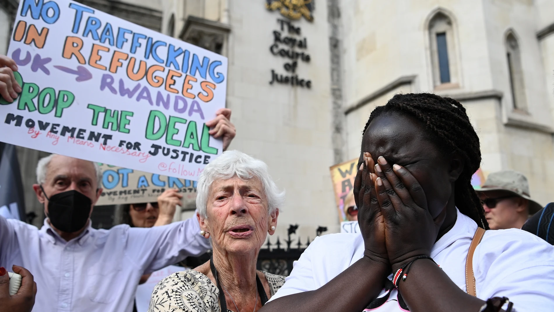 Activistas de derechos humanos son apelados ante el Tribunal Superior contra la política migratoria de Reino Unido