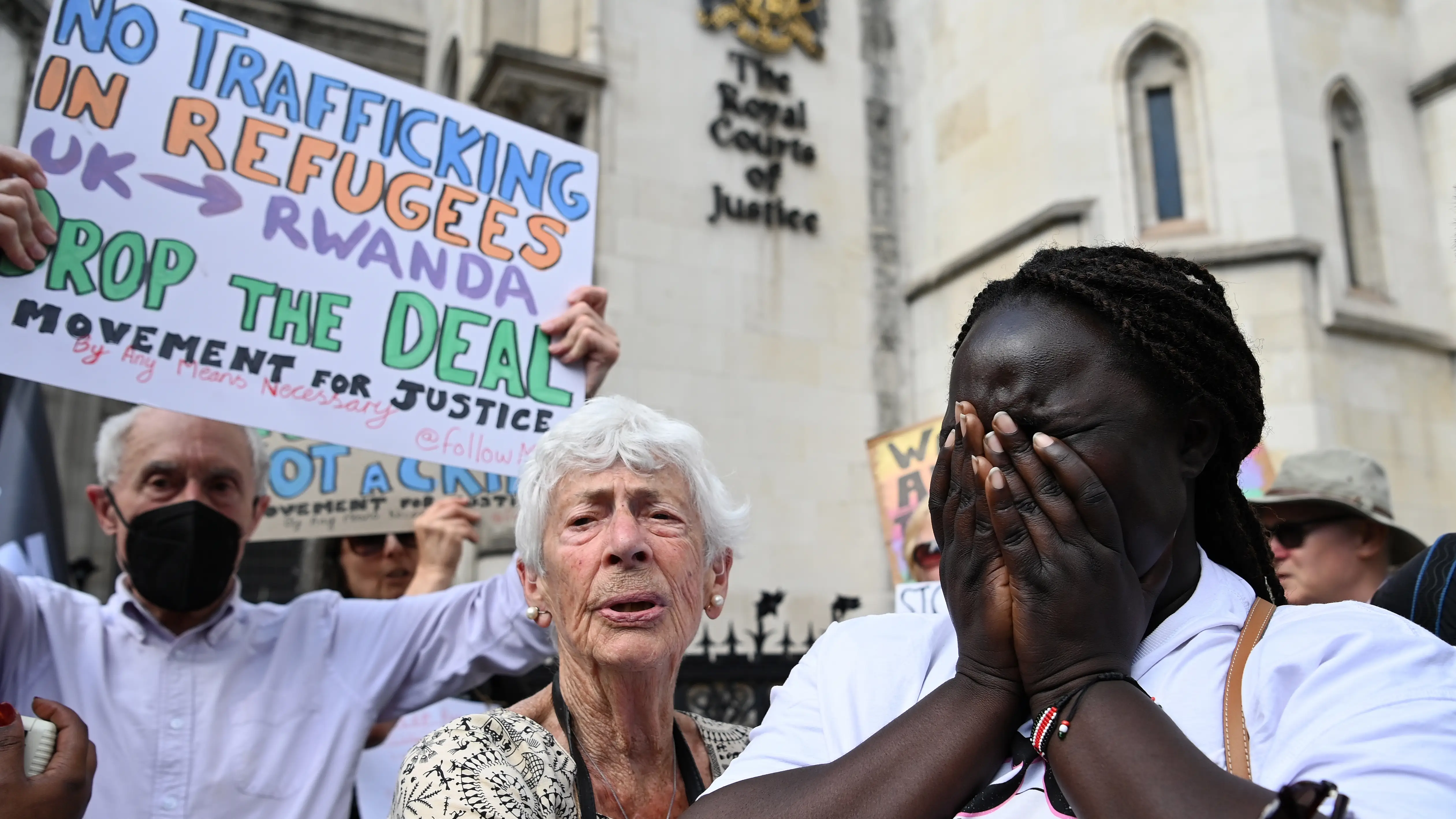 Activistas de derechos humanos son apelados ante el Tribunal Superior contra la pol&iacute;tica migratoria de Reino Unido