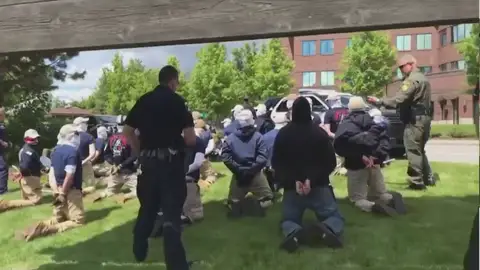 Detenidos más de 30 supremacistas por intentar atacar en una marcha del Orgullo en Idaho, EEUU Detenidos más de 30 supremacistas por intentar atacar en una marcha del Orgullo en Idaho, EEUU