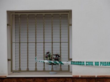 Precinto de la Guardia Civil en la casa del asesino confeso de Marta Calvo