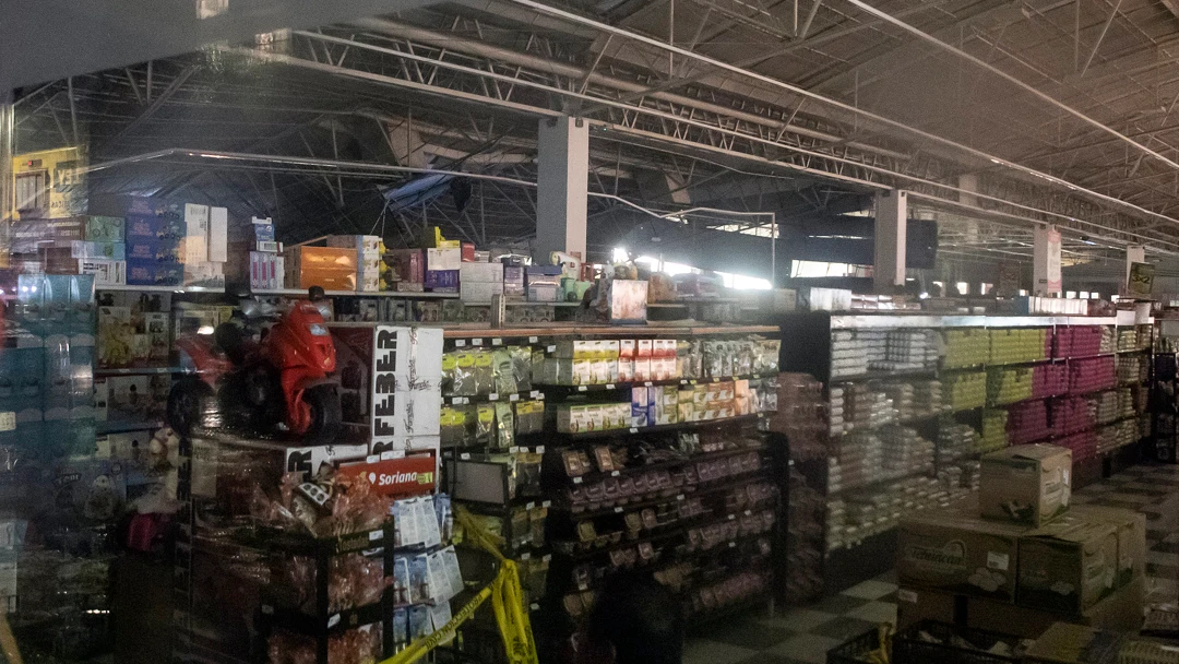 Colapsa el techo de un centro comercial de M&eacute;xico