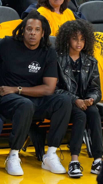 Blue sigue el estilo de su madre 