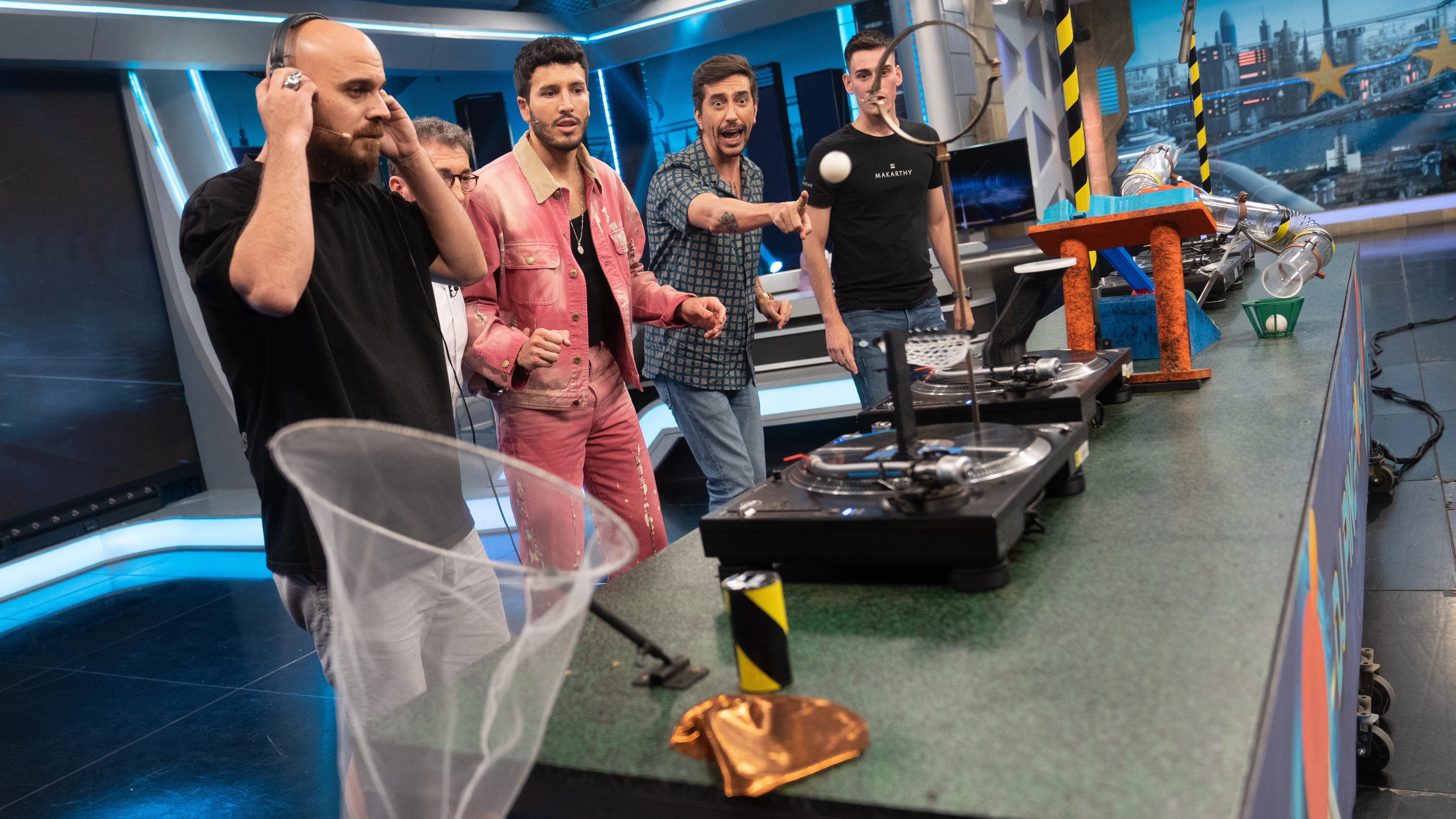 El reto casi imposible con el que sorprende Marron: con cuatro platos de dj y un circuito infernal