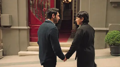 Safiye acepta que Naci vuelva a casa: ¡Así ha sido la reconciliación más esperada! Safiye acepta que Naci vuelva a casa: ¡Así ha sido la reconciliación más esperada!