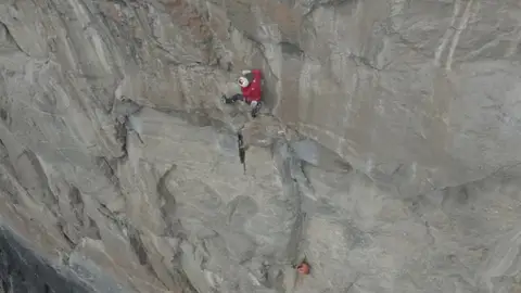Los hermanos Pou logran la primera escalada libre a la vía Aúpa Gasteiz Los hermanos Pou logran la primera escalada libre a la vía Aúpa Gasteiz