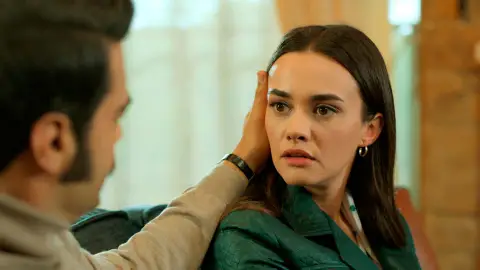 Demir decide ser feliz lejos de Züleyha: “Cuando vuelva le pediré el divorcio” Demir decide ser feliz lejos de Züleyha: “Cuando vuelva le pediré el divorcio”