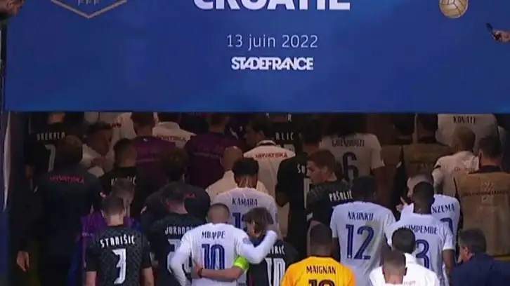 Modric pidió la camiseta a Mbappé en el Stade de France Modric pidió la camiseta a Mbappé en el Stade de France
