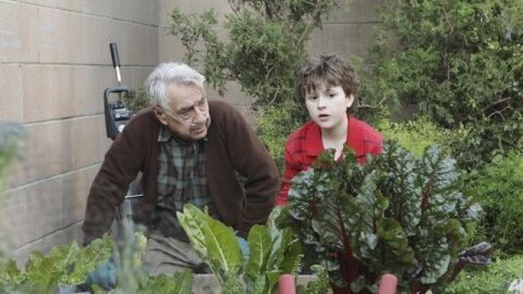 Philip Baker Hall en 'Modern Family' como Walt Kleezak