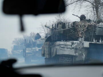 Imagen de archivo de una columna de tanques ucranianos cerca de Severodonetsk