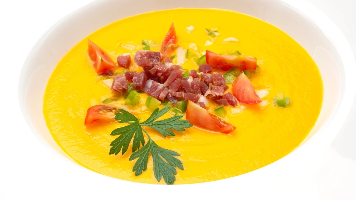 Consigue una dieta equilibrada con la receta de sopa fr&iacute;a de zanahoria de Karlos Argui&ntilde;ano