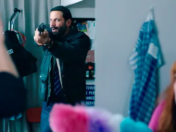 Karadec salva la vida a Morgane tras resolver el caso de una manera brillante y extraoficial Karadec salva la vida a Morgane tras resolver el caso de una manera brillante y extraoficial