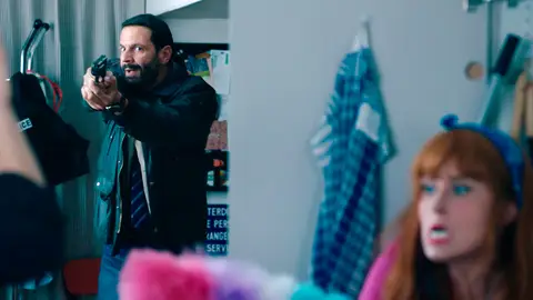 Karadec salva la vida a Morgane tras resolver el caso de una manera brillante y extraoficial Karadec salva la vida a Morgane tras resolver el caso de una manera brillante y extraoficial