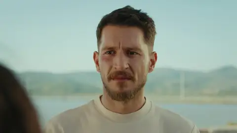 Nare rompe el corazón de Gediz al rechazar sus sentimientos: "No quiero que se rompa vuestra amistad" Nare rompe el corazón de Gediz al rechazar sus sentimientos: "No quiero que se rompa vuestra amistad"