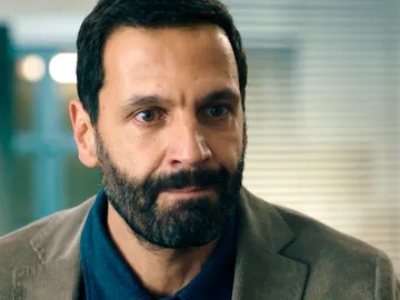 Adam se planta ante Roxane para apoyar a Morgane: “Si decide despedirla, añada mi dimisión” Adam se planta ante Roxane para apoyar a Morgane: “Si decide despedirla, añada mi dimisión”