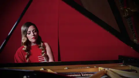 La música de un monje gallego del siglo XIX llega al Teatro Real de la mano de una pianista clásica llena de color La música de un monje gallego del siglo XIX llega al Teatro Real de la mano de una pianista clásica llena de color