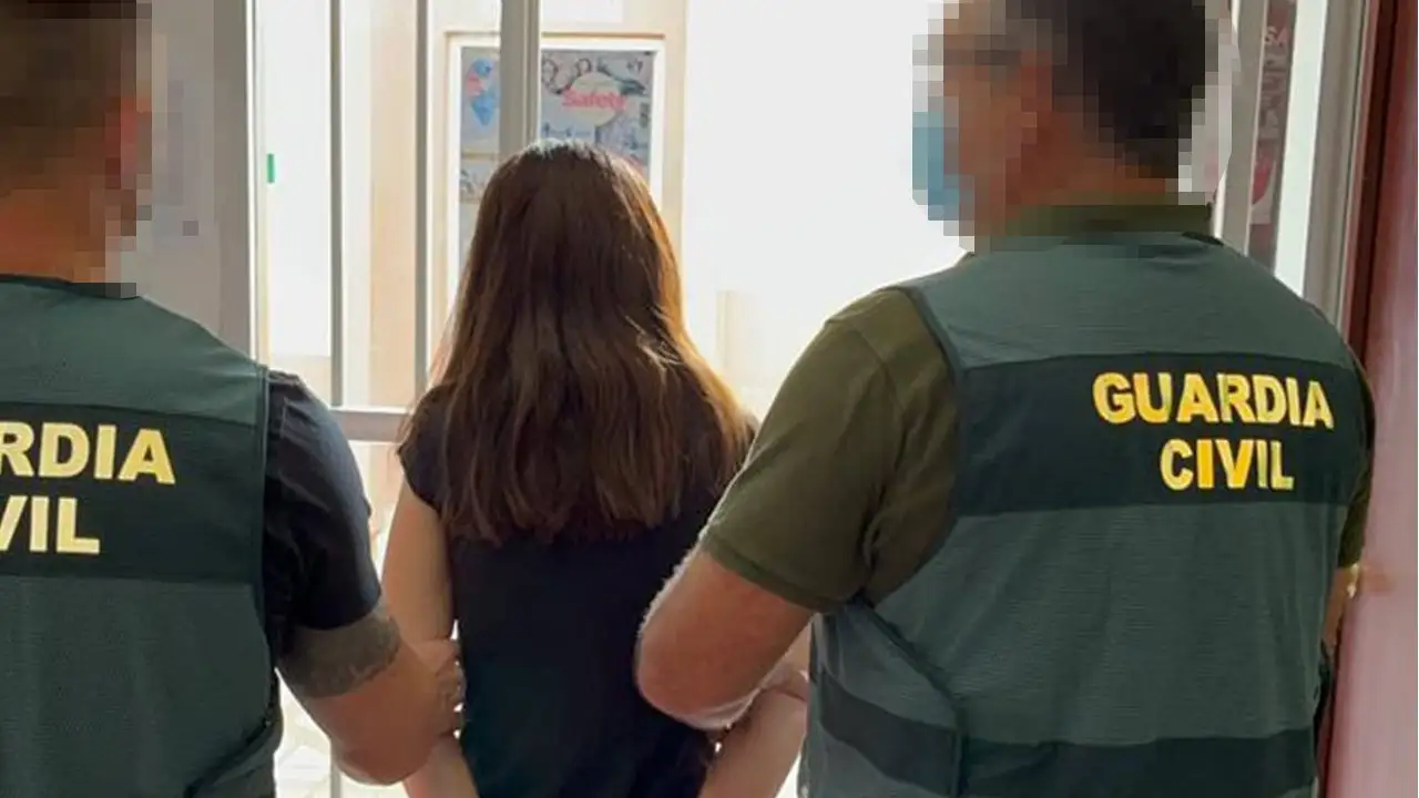 Prisión incondicional para la madre acusada de matar a golpes a su hijo de dos años Prisión incondicional para la madre acusada de matar a golpes a su hijo de dos años