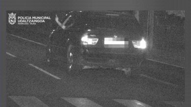 Hace una peineta al pasar por un radar a 125 km/ en una calle de 50 km/h y la Policía le saca una 