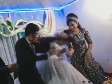Hombre golpea a su novia en la boda Hombre golpea a su novia en la boda