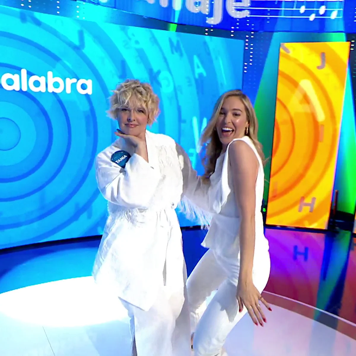 Tania Llasera e Isabel Forner se ponen 'Maquillaje' en pleno 'Pasapalabra' gracias a Mecano Tania Llasera e Isabel Forner se ponen 'Maquillaje' en pleno 'Pasapalabra' gracias a Mecano