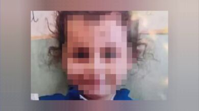 Una madre asesta varias puñaladas a su hija de 5 años y mete su cuerpo en bolsas que entierra en su casa