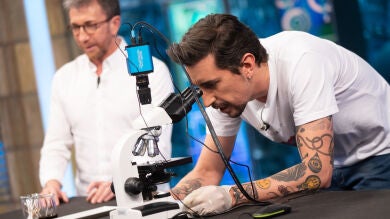 Marron consigue algo inédito... ¡La transformación de cristales a través de un microscopio en pleno directo!