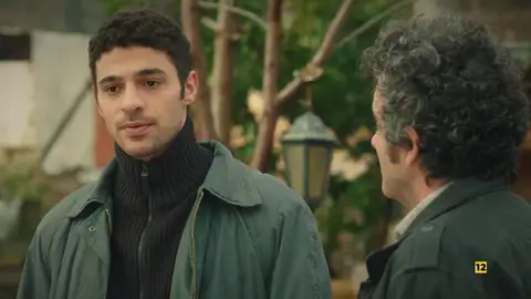 Halik Özgür Sari es Kadir Eren Halik Özgür Sari es Kadir Eren