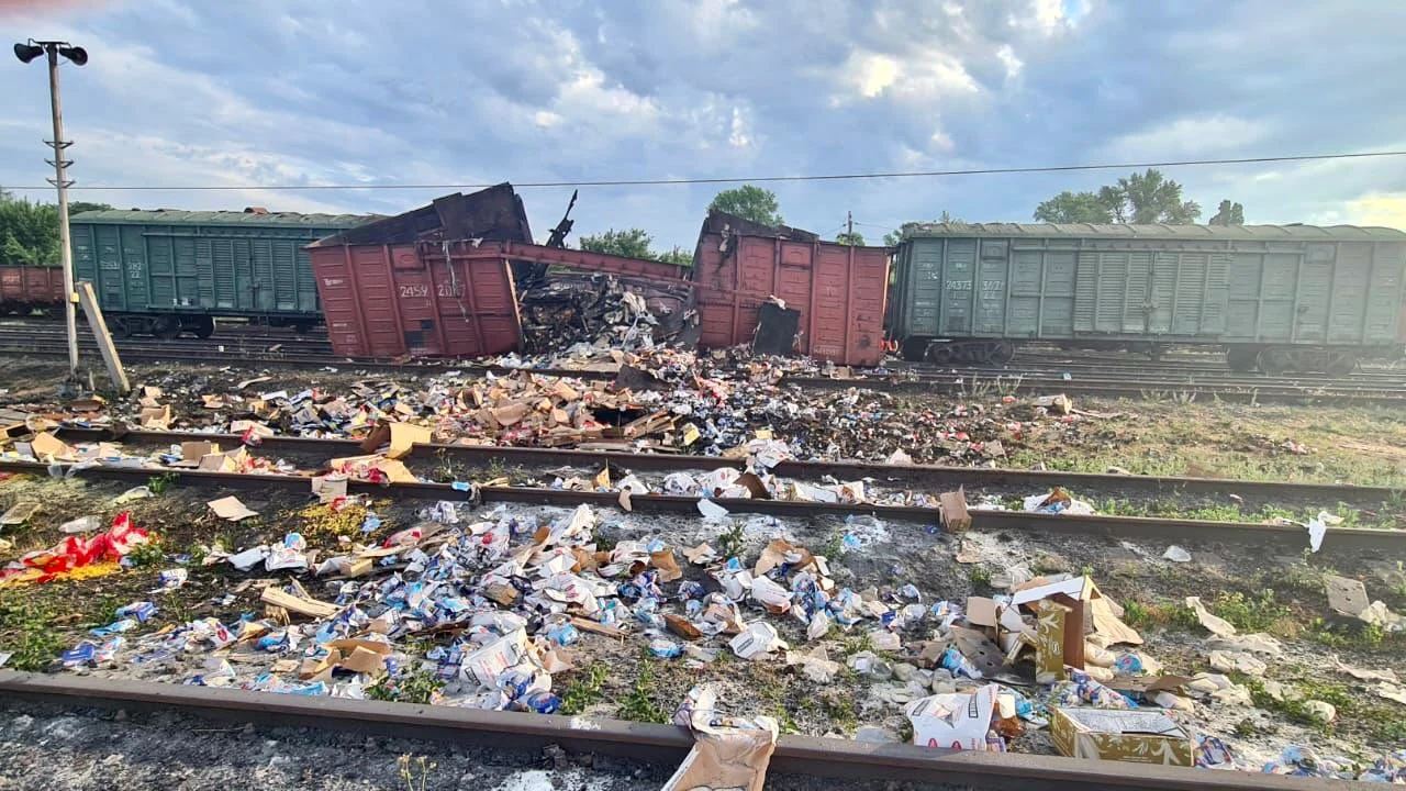 Imagen del vag&oacute;n del tren de la ONG del chef Jos&eacute; Andr&eacute;s alcanzado por un misil ruso
