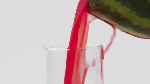 La sandía es la fruta más hidratante y sabrosa que puedes tomar este verano La sandía es la fruta más hidratante y sabrosa que puedes tomar este verano