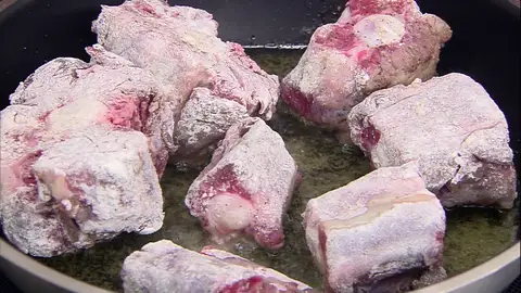 Fríe los trozos de rabo Fríe los trozos de rabo