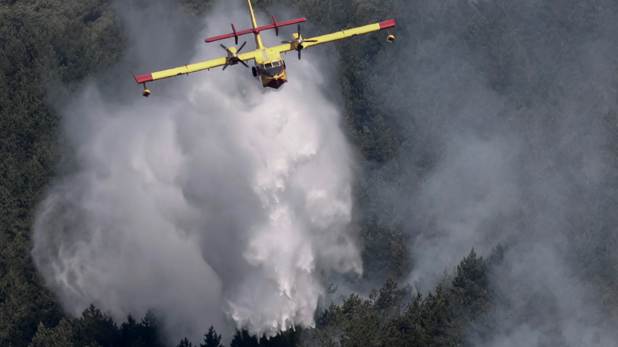 La ola de calor desata dos nuevos incendios en Teruel y Lleida La ola de calor desata dos nuevos incendios en Teruel y Lleida