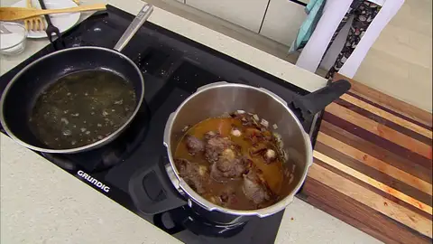 Cocina el rabo durante 30 minutos Cocina el rabo durante 30 minutos