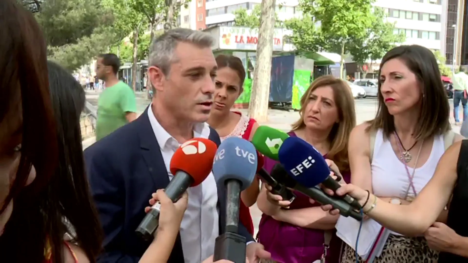 La pareja de Silvia, en coma tras una cirugía estética: "El 30% de su cuerpo está en carne viva y si sale, será con muchas secuelas" La pareja de Silvia, en coma tras una cirugía estética: "El 30% de su cuerpo está en carne viva y si sale, será con muchas secuelas"