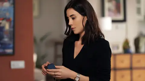 Avance de ‘Infiel’: Aras espera la respuesta de Asya tras pedirle matrimonio mientras Volkan y Leyla preparan un plan para evitar que sean felices Avance de ‘Infiel’: Aras espera la respuesta de Asya tras pedirle matrimonio mientras Volkan y Leyla preparan un plan para evitar que sean felices