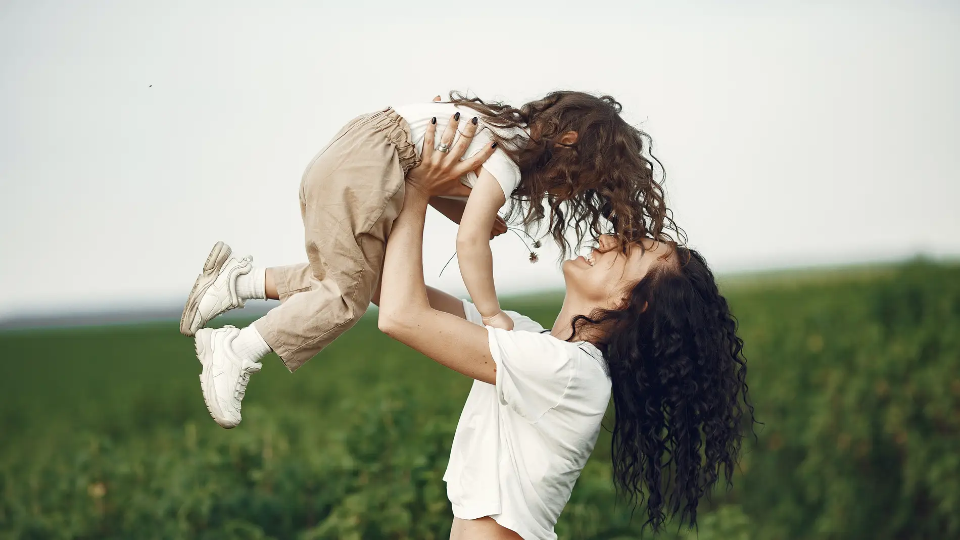 Madre e hija felices.