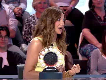 Mariló Montero se pone exigente con Orestes en ‘Pasapalabra’: “¡Sácala!” Mariló Montero se pone exigente con Orestes en ‘Pasapalabra’: “¡Sácala!”