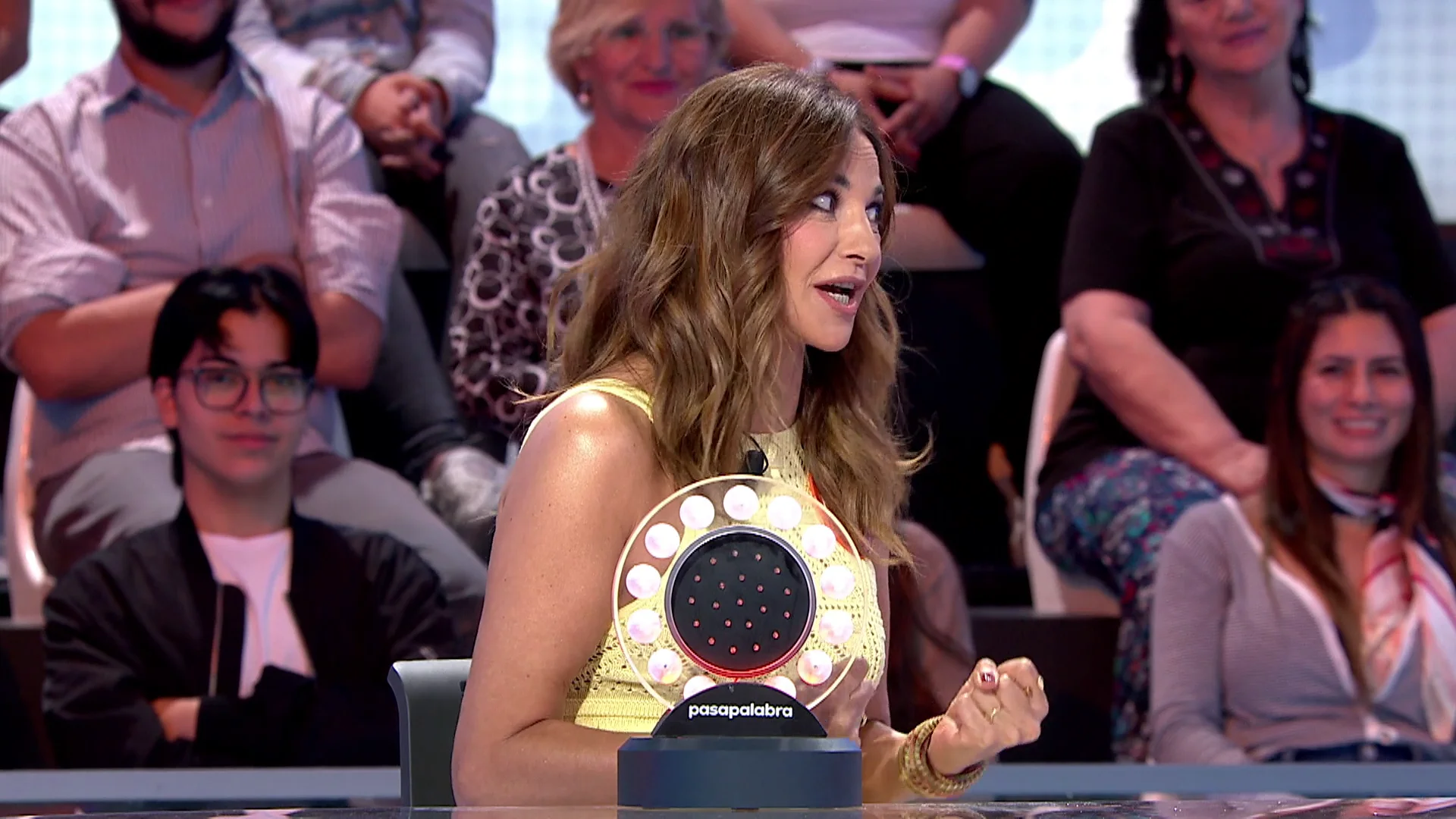 Maril&oacute; Montero se pone exigente con Orestes en &lsquo;Pasapalabra&rsquo;: &ldquo;&iexcl;S&aacute;cala!&rdquo; 