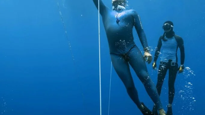 John Muñoz Aristizábal, el primer colombiano que desciende 112 metros en la modalidad de apnea sin límite John Muñoz Aristizábal, el primer colombiano que desciende 112 metros en la modalidad de apnea sin límite