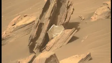 El extraño objeto plateado captado por el Perseverance en Marte que no pertenece al planeta rojo El extraño objeto plateado captado por el Perseverance en Marte que no pertenece al planeta rojo