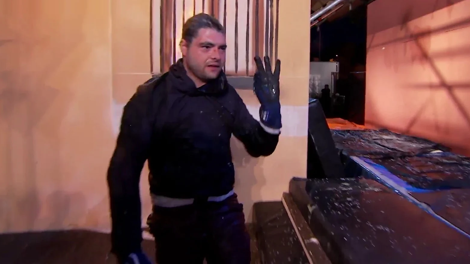 ¡Todo bajo control en 'El Hormiguero 3.0'! Los bomberos intervienen para salvar a un especialista durante una escena de acción ¡Todo bajo control en 'El Hormiguero 3.0'! Los bomberos intervienen para salvar a un especialista durante una escena de acción