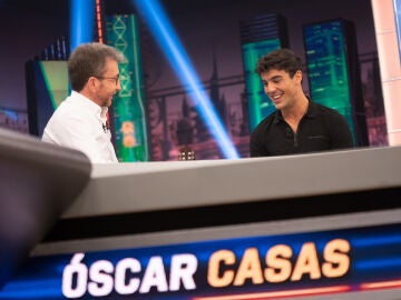 ¿Prepara los personajes con su hermano?: Óscar Casas responde en 'El Hormiguero 3.0'