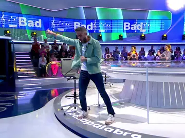 Roberto Leal baila como Michael Jackson… ¡y hasta se atreve hasta con el ‘moonwalk’! Roberto Leal baila como Michael Jackson… ¡y hasta se atreve hasta con el ‘moonwalk’!