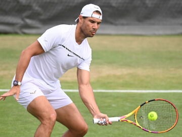 Nadal se ejercita en las instalaciones del All England Club