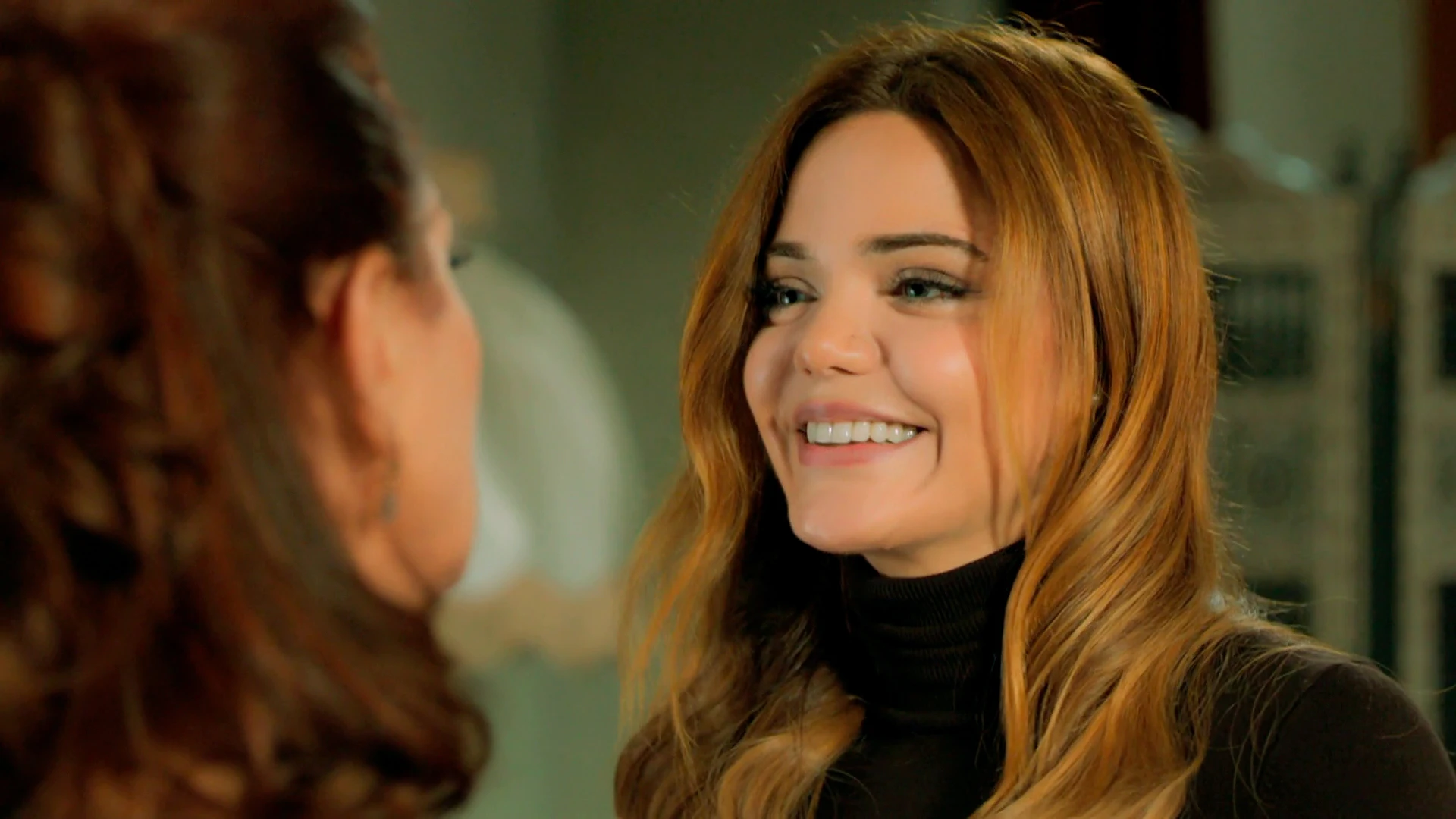 Züleyha quiere que Sevda se quede con la habitación de Hünkar Yaman Züleyha quiere que Sevda se quede con la habitación de Hünkar Yaman